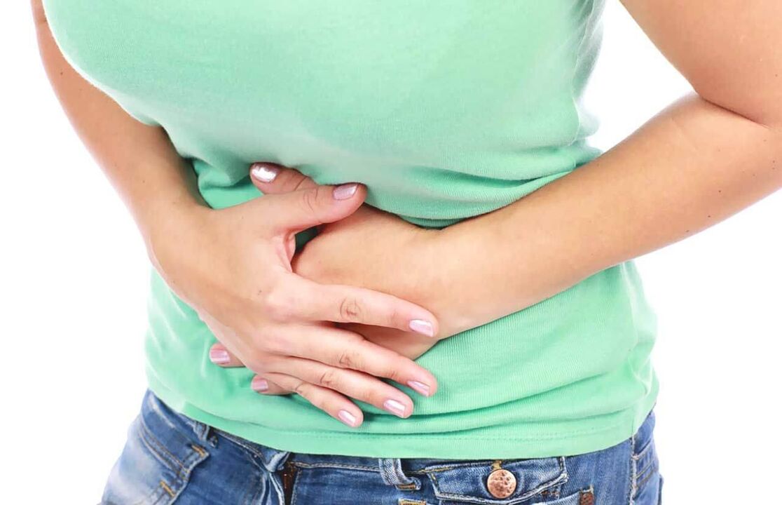Zapaleniu błony śluzowej żołądka towarzyszy ból brzucha i wymaga diety